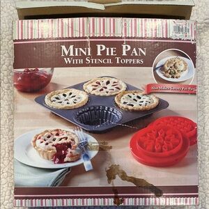 Mini pie pan with stencil toppers used, good condition. Everything included